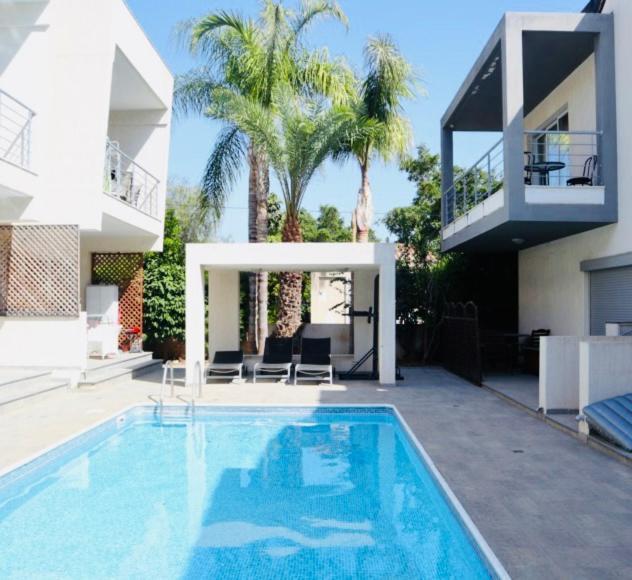Amazing 2-Bedroom Apartment With Pool!! 레메소스 외부 사진