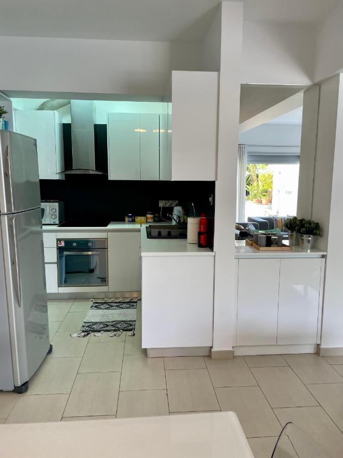 Amazing 2-Bedroom Apartment With Pool!! 레메소스 외부 사진